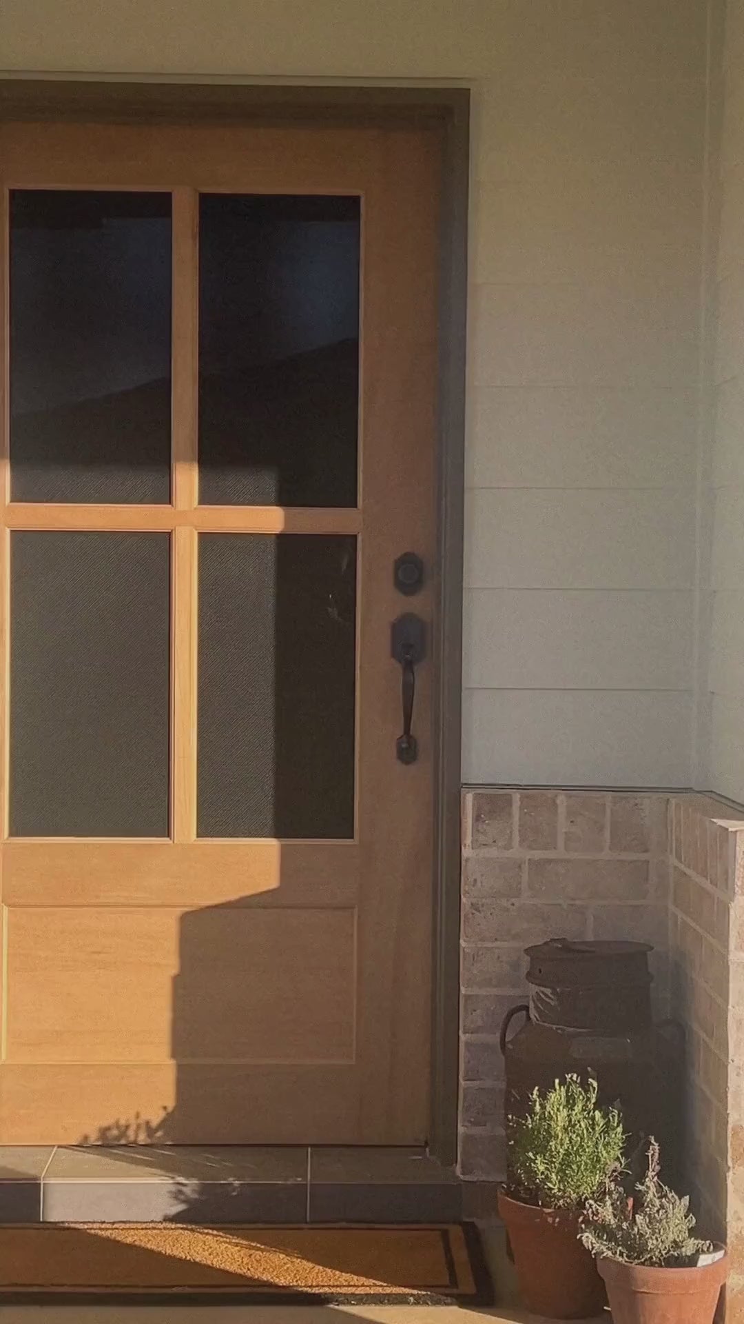 Breeze (2-in-1 Door with Built-In Screen)